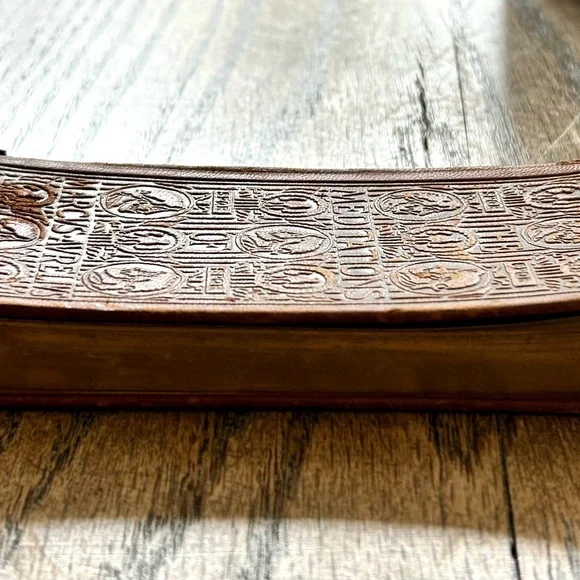 ***SOLD**1910 MARCUS AURELIUS MEDITATIONS EMBOSSED LEATHER GILT ROMAN PHILOSOPHY - Picture 5 of 16